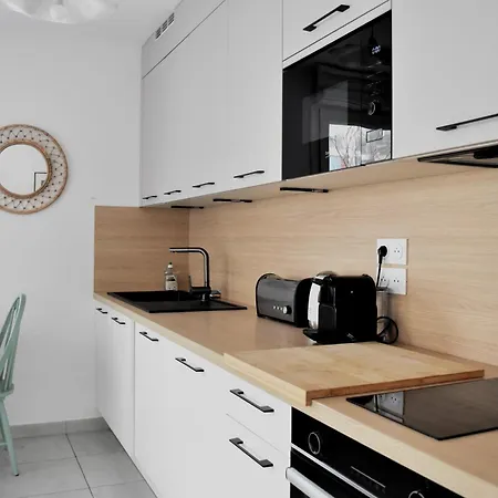 Confort Terrasse, Ascenseur Et Parking 세테