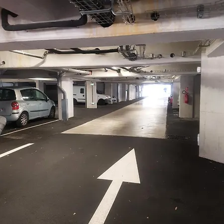 شقة Au Calme Avec Terrasse Et Parking Cv