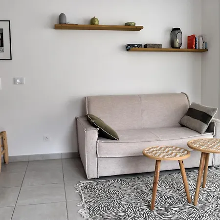 Apartment Confortable Avec Terrasse Et Parking Sete