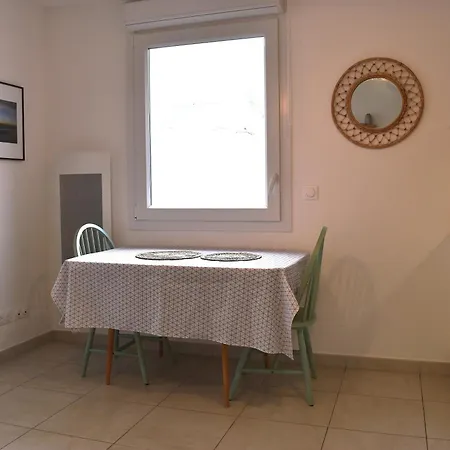 Apartment Confortable Avec Terrasse Et Parking Sete
