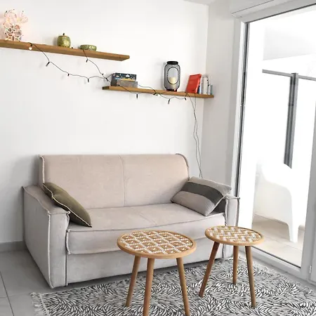Au Calme Avec Terrasse Et Parking Cv *